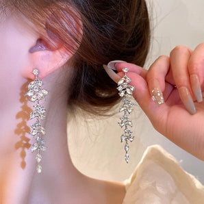 1 pair simple style leaf alloy inlay zircon women's earrings