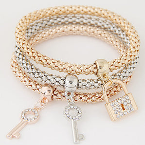 Nihao Wholesale Fashion Key Lock Alloy Inlay Artificial Rhinestones Women'S Bracelets