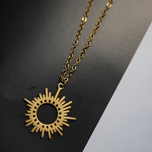 Nihao Wholesale fashion simple titanium steel sun-shaped necklace plated 14K gold clavicle chain