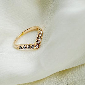 Nihao Wholesale Fashion diamond-studded V-shaped ring