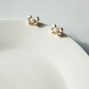 Nihao Wholesale Simple Style Bow Knot Alloy Enamel Artificial Pearls Ear Studs